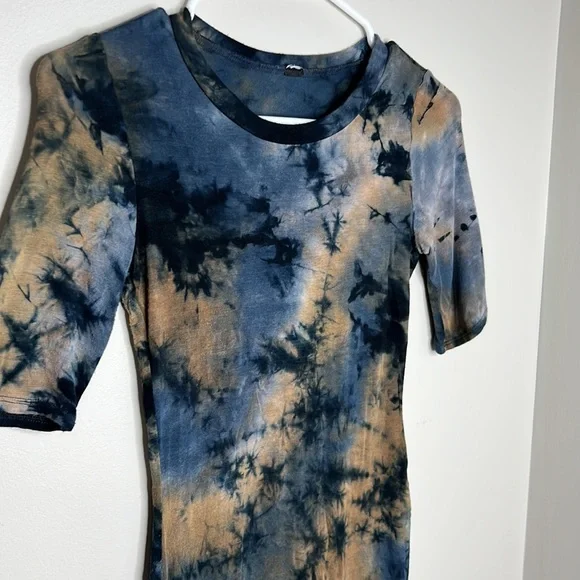 Windsor dress. Size small. Tie-die earthy tones. Soft, T-shirt material. - Picture 3 of 3